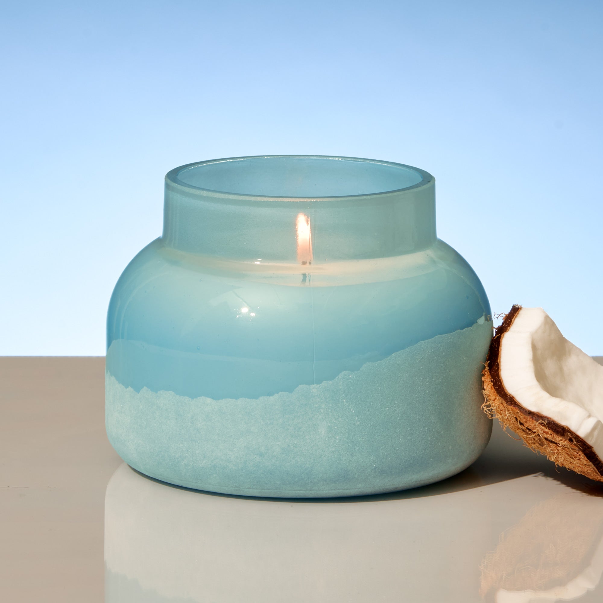 Coconut Santal Luce d'Amalfi Signature Candle view 2