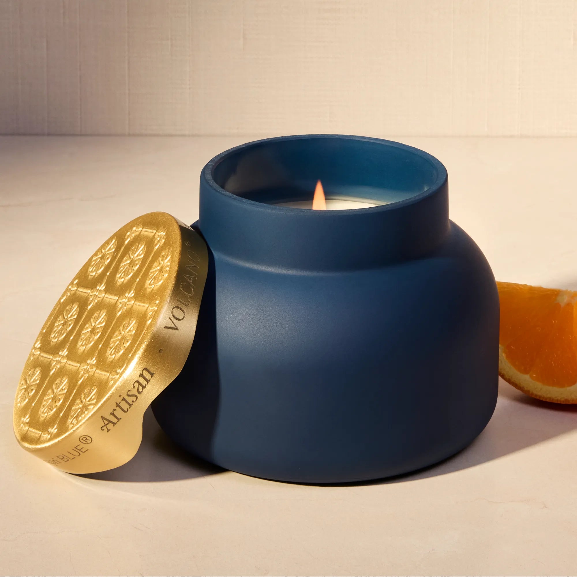 Volcano Terrazza Velluto Signature Candle view 2